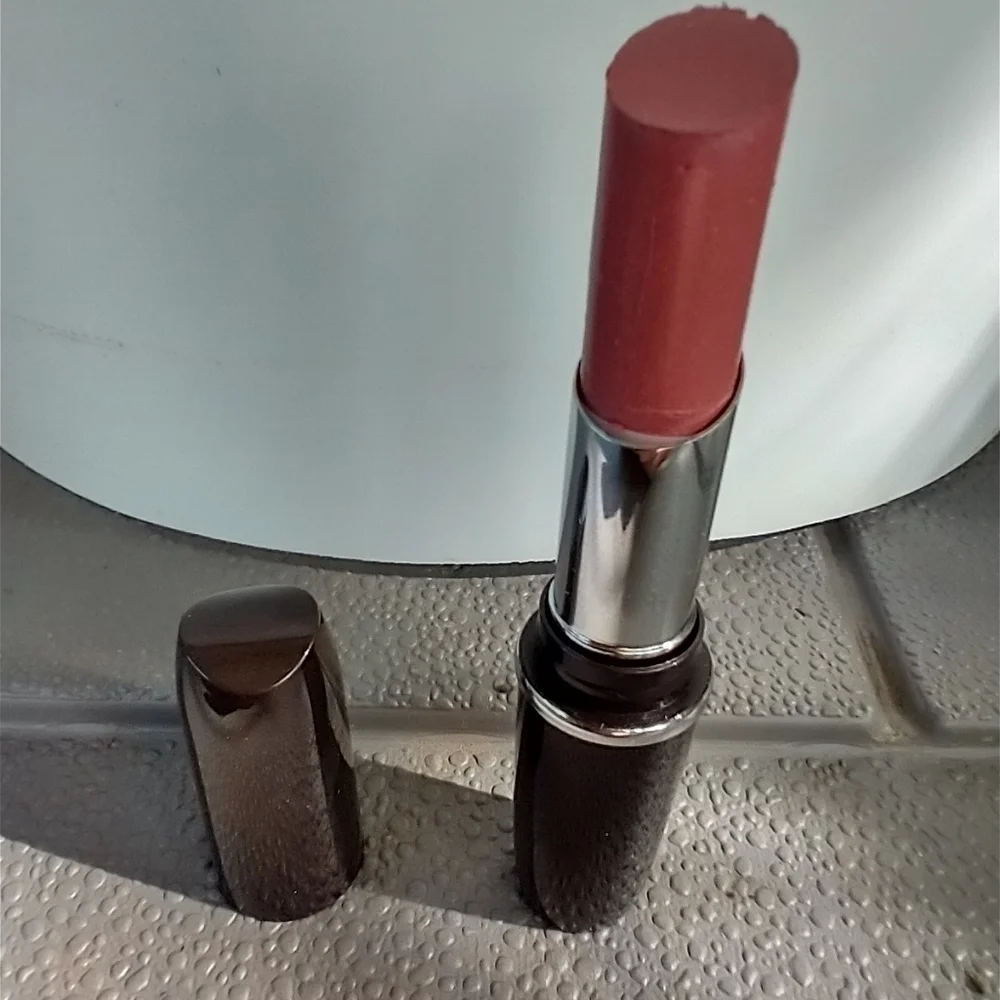 Volume xl seduction plumping lip color 140 petal a